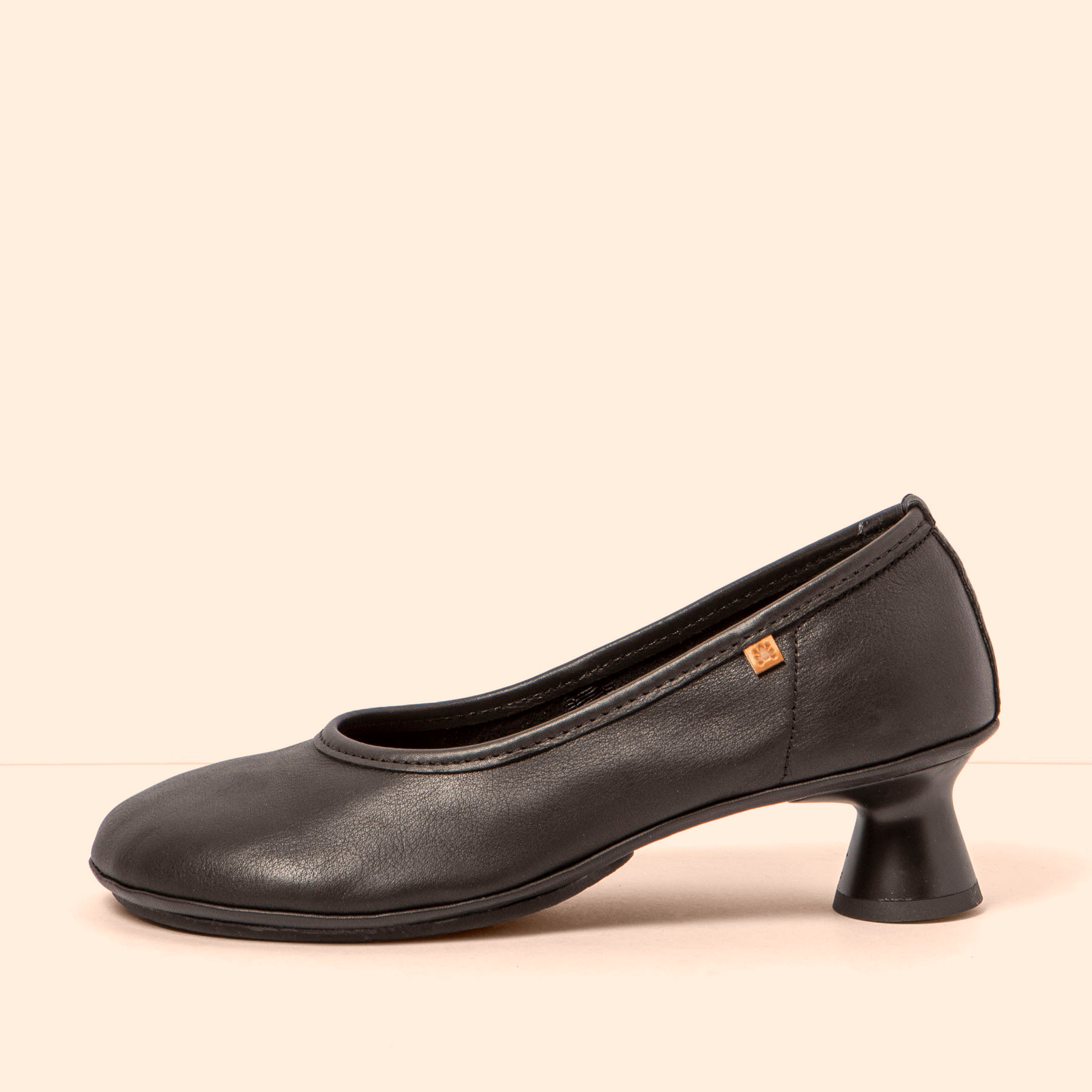 Zapatos con tacón N694 SOFT NAPPA BLACK/ ALMA color Black