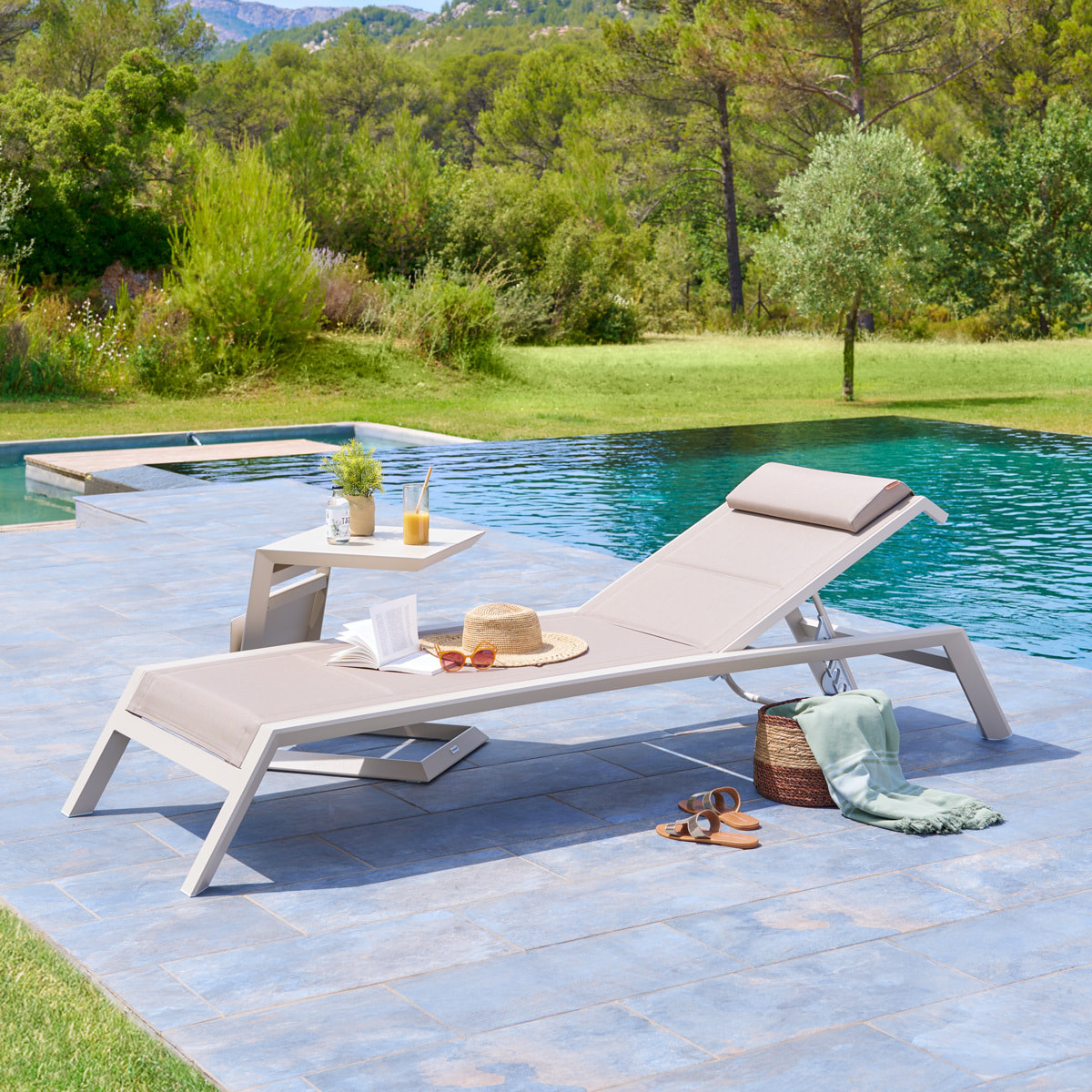 Table d appoint de jardin carrée "Allure" argile 55 x 45 x 55cm en aluminium