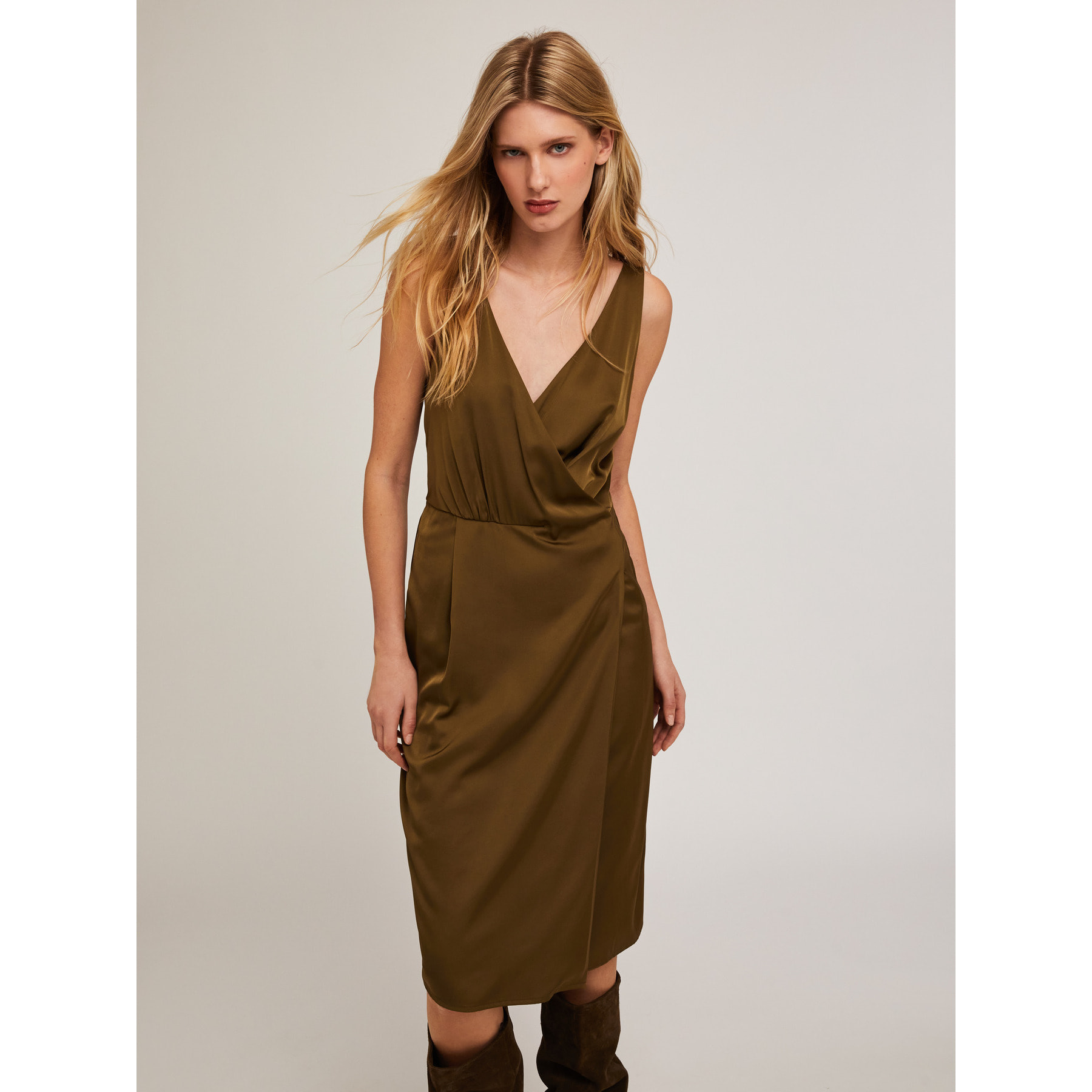 Motivi - Vestido corto de raso con escote cruzado - Verde militare