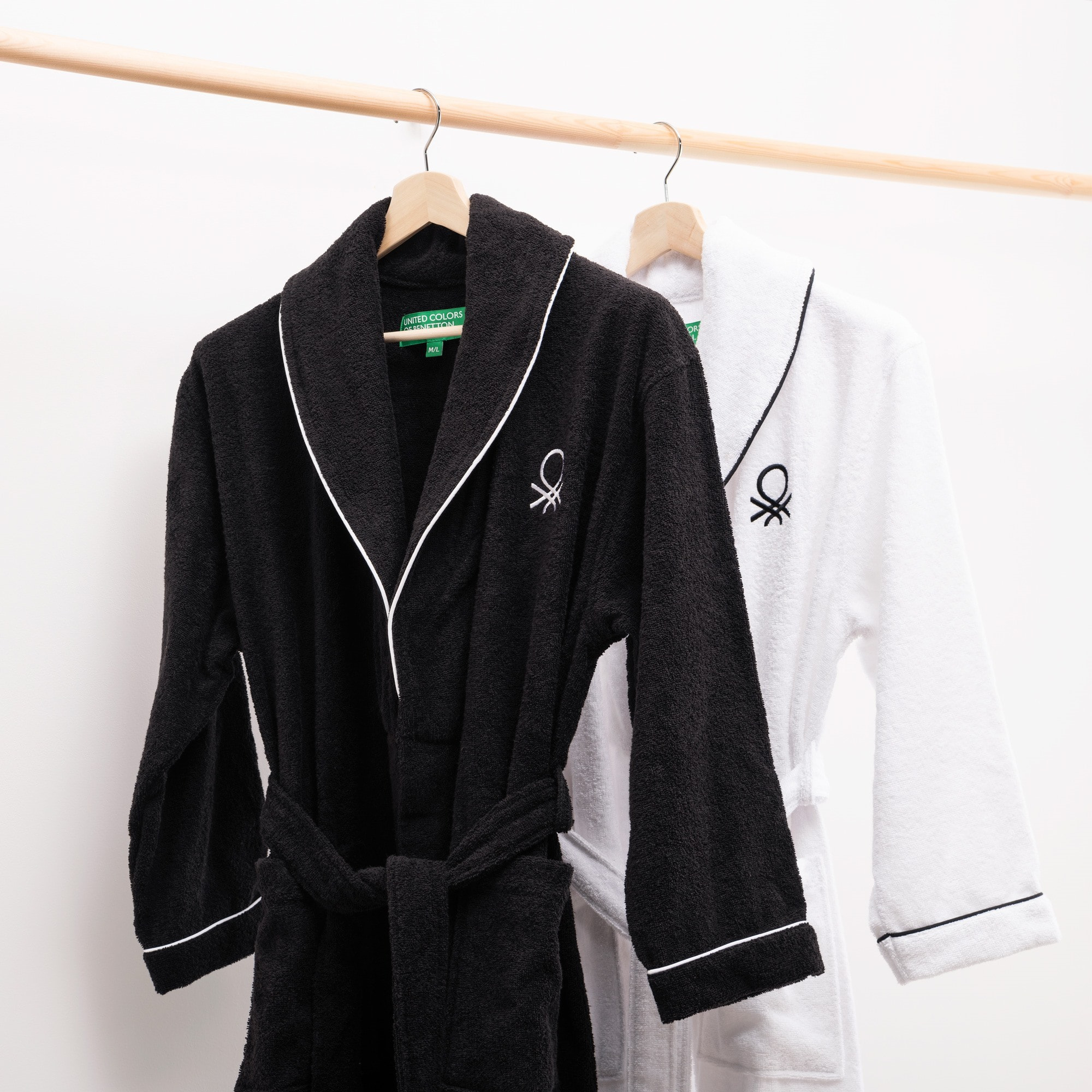 Albornoz s/m 420gsm 100% algodón con logo bordado blanco core benetton