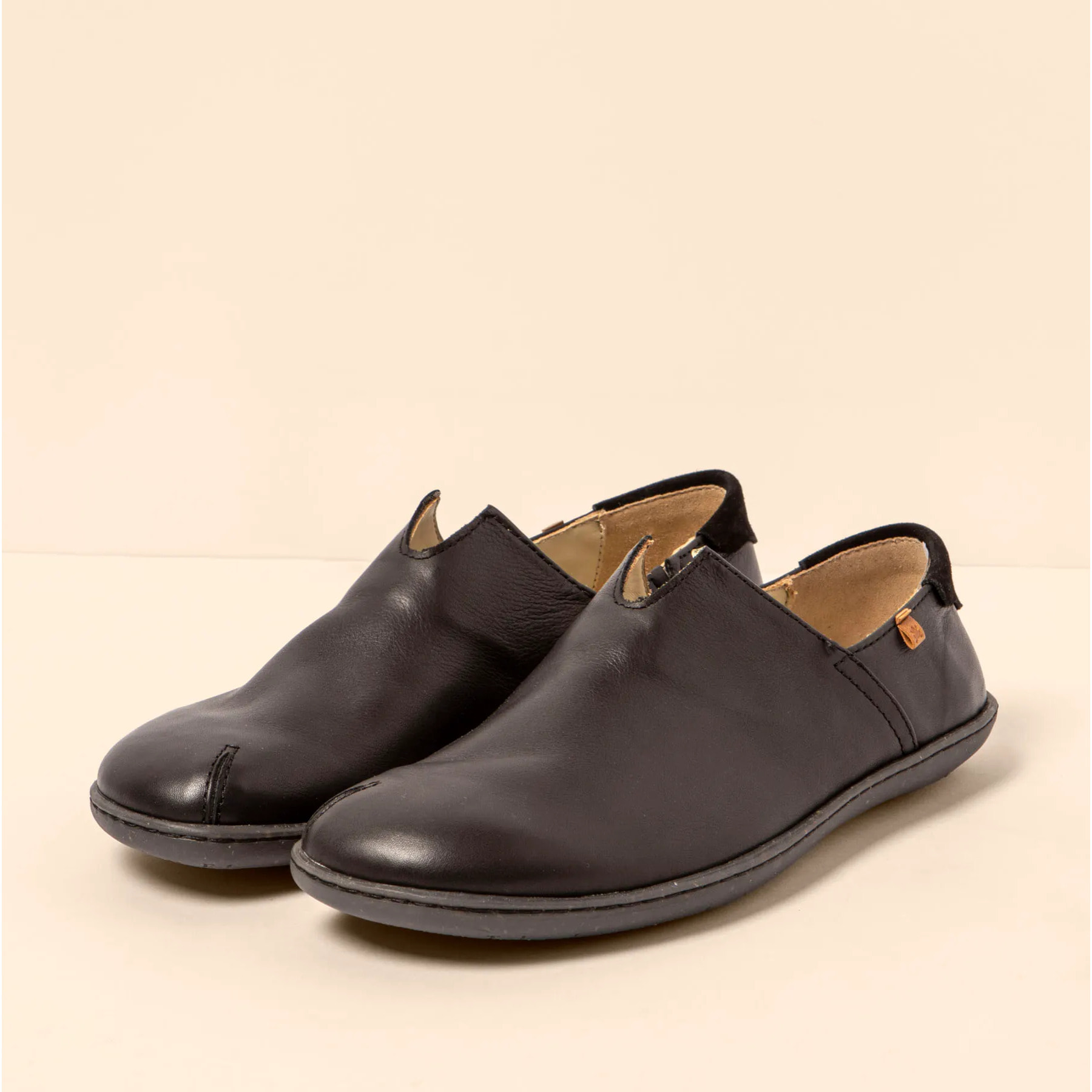 Zapatos N275 SOFT NAPPA BLACK/EL VIAJERO color Black