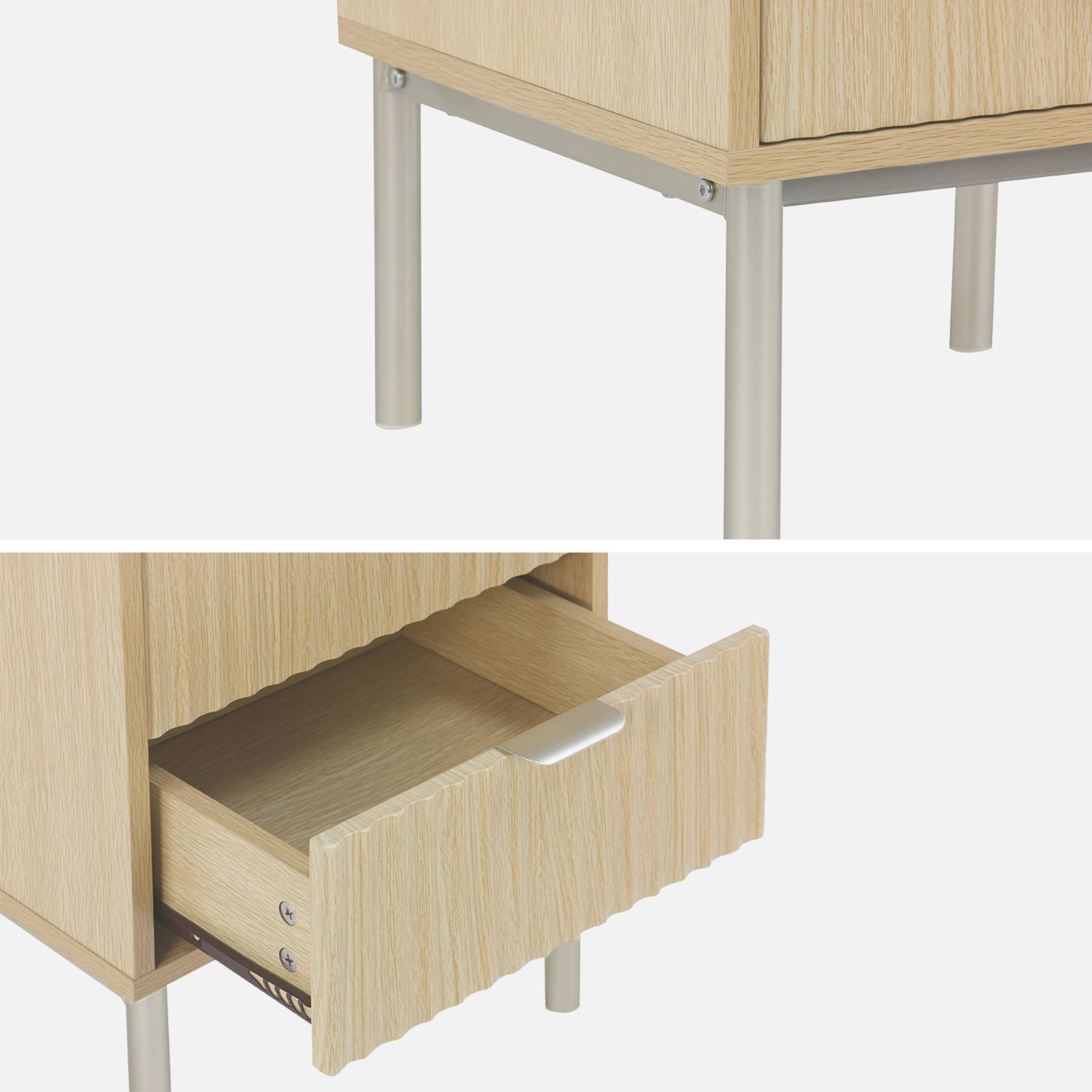 Lot de 2 tables de chevet effet bois rainuré et métal. pieds métal champagne. 2 tiroirs