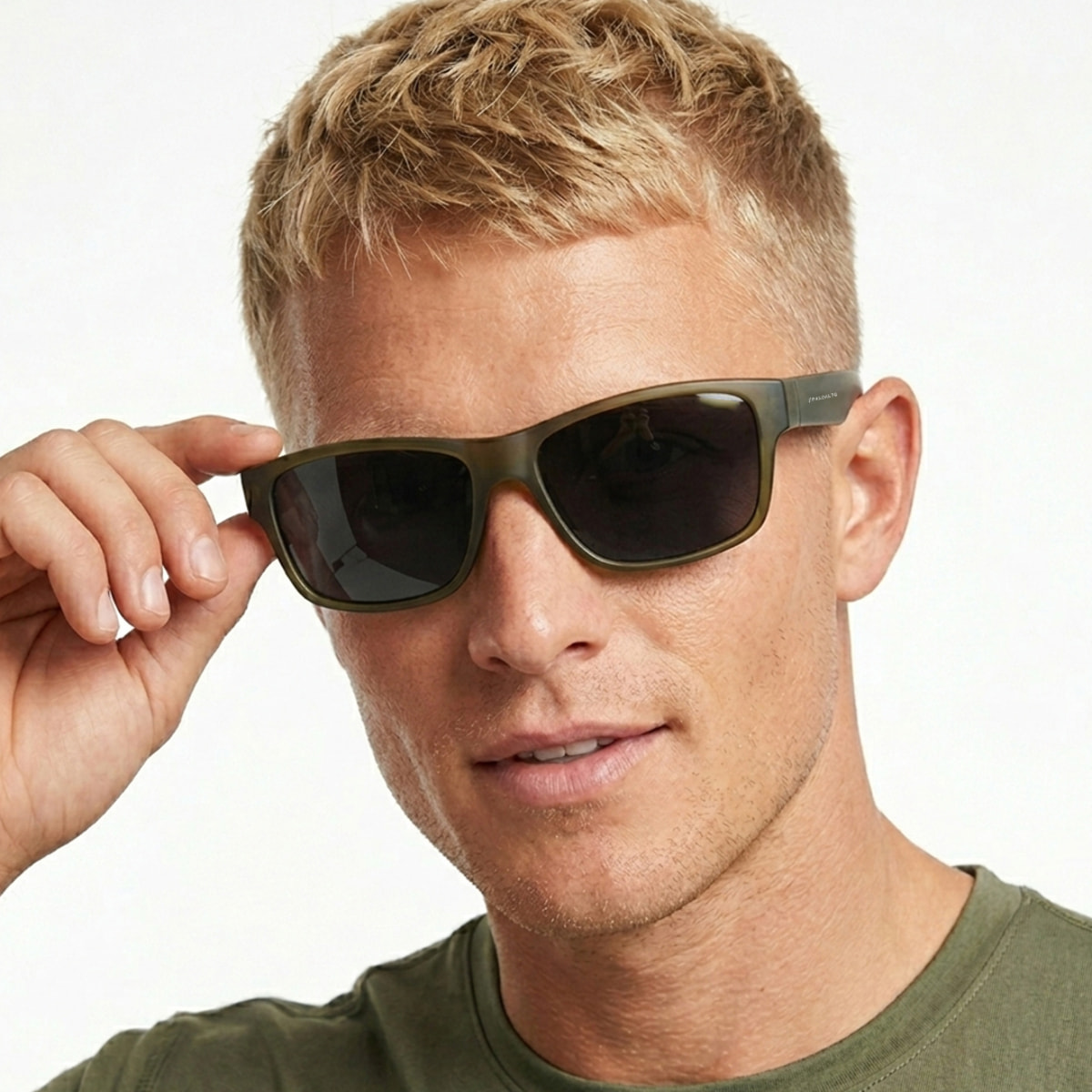 Gafas PALOALTO modelo SANDBOARD, en color Montura marrón mate con lentes polarizadas G15 verdes.