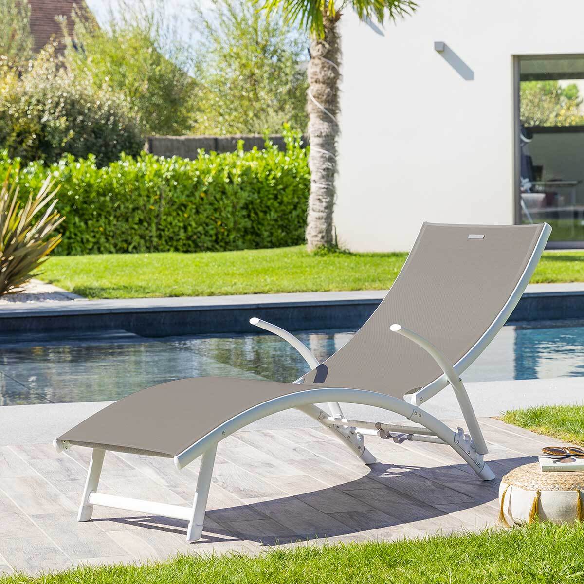 Transat "Samba" noisette & blanc en aluminium traité époxy