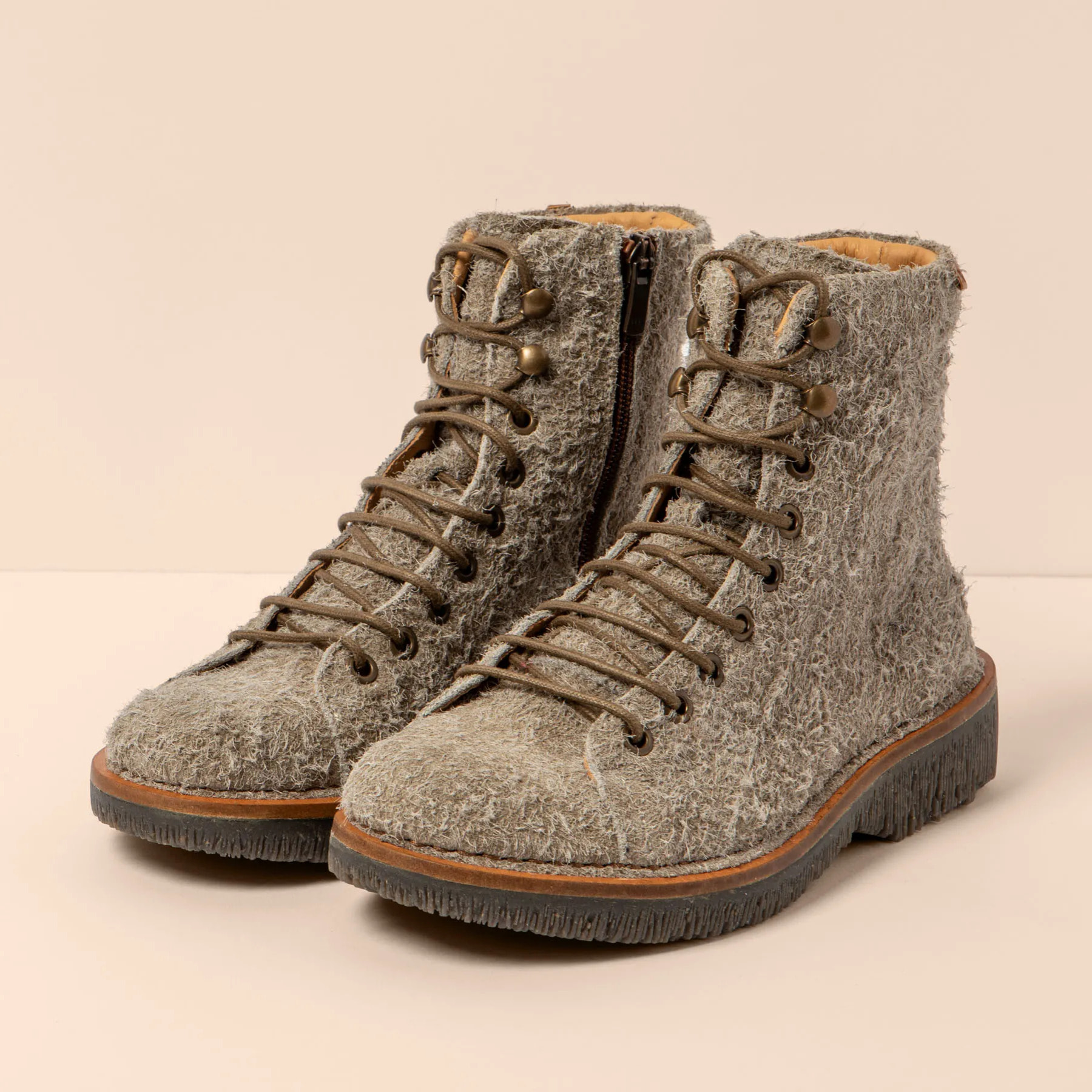 Botines N5572P WULF TAUPE/VOLCANO color Wulf taupe