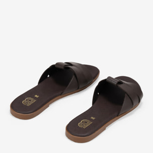 Sandalias planas marrones en piel con plantilla acolchada
