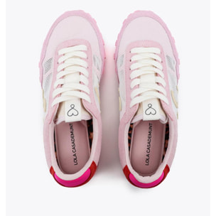 Sportivo in rete e tessuti diversi