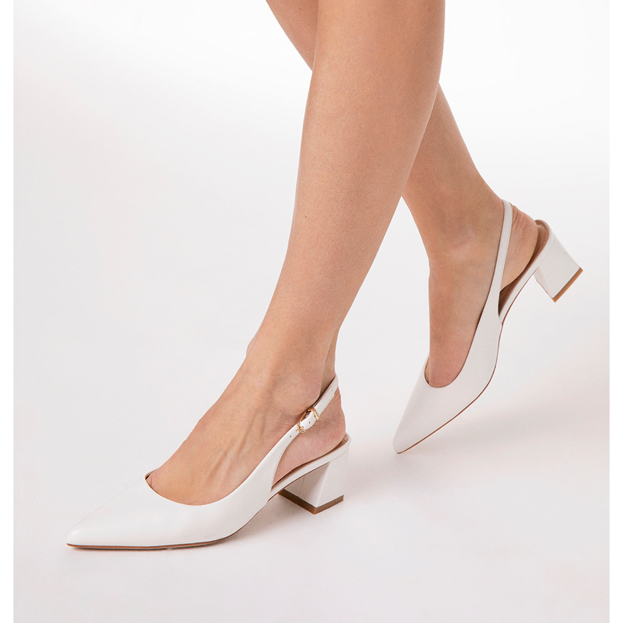 Zapato destalonado blanco tacón 4,9 cm