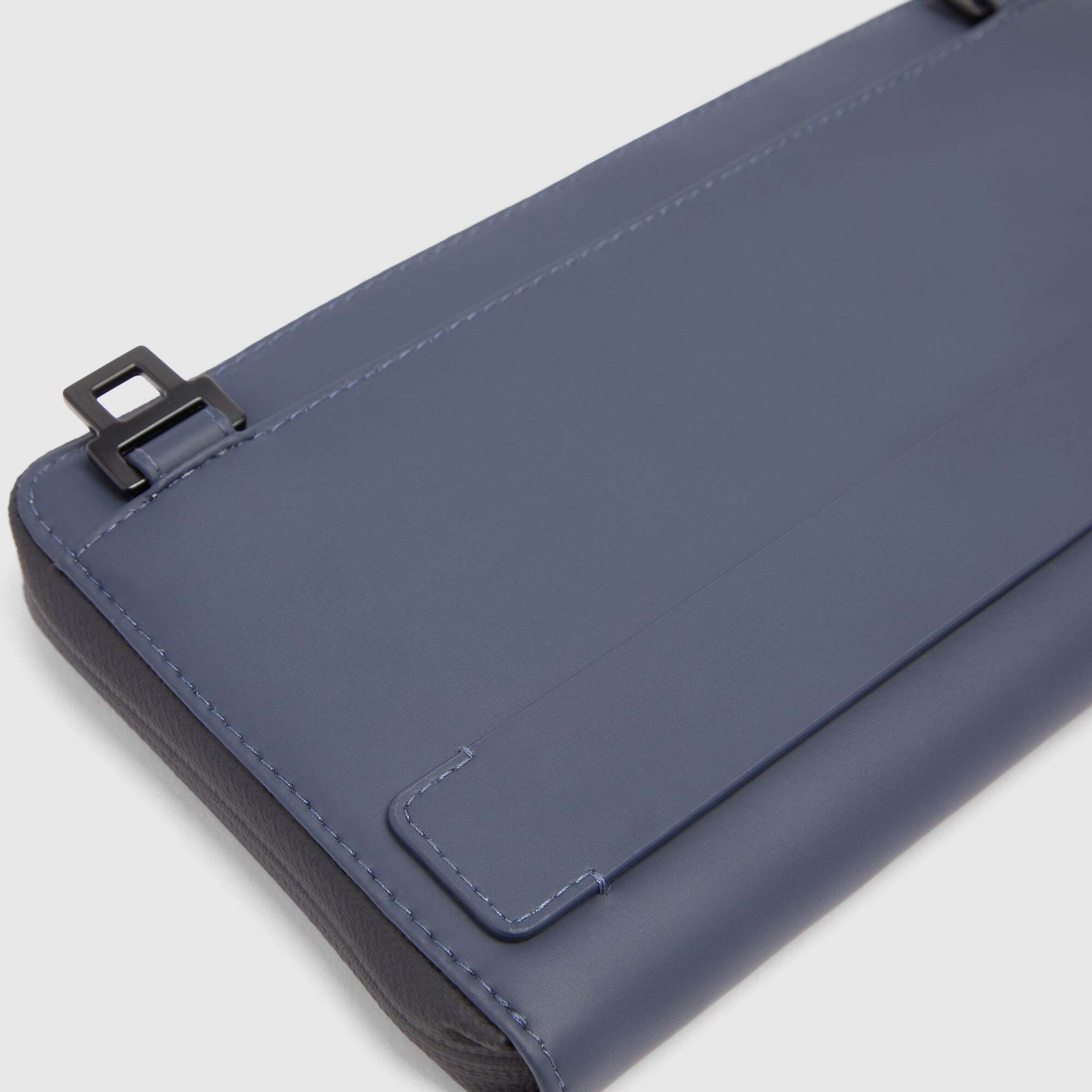 Piquadro Pochette con tracolla rimovibile