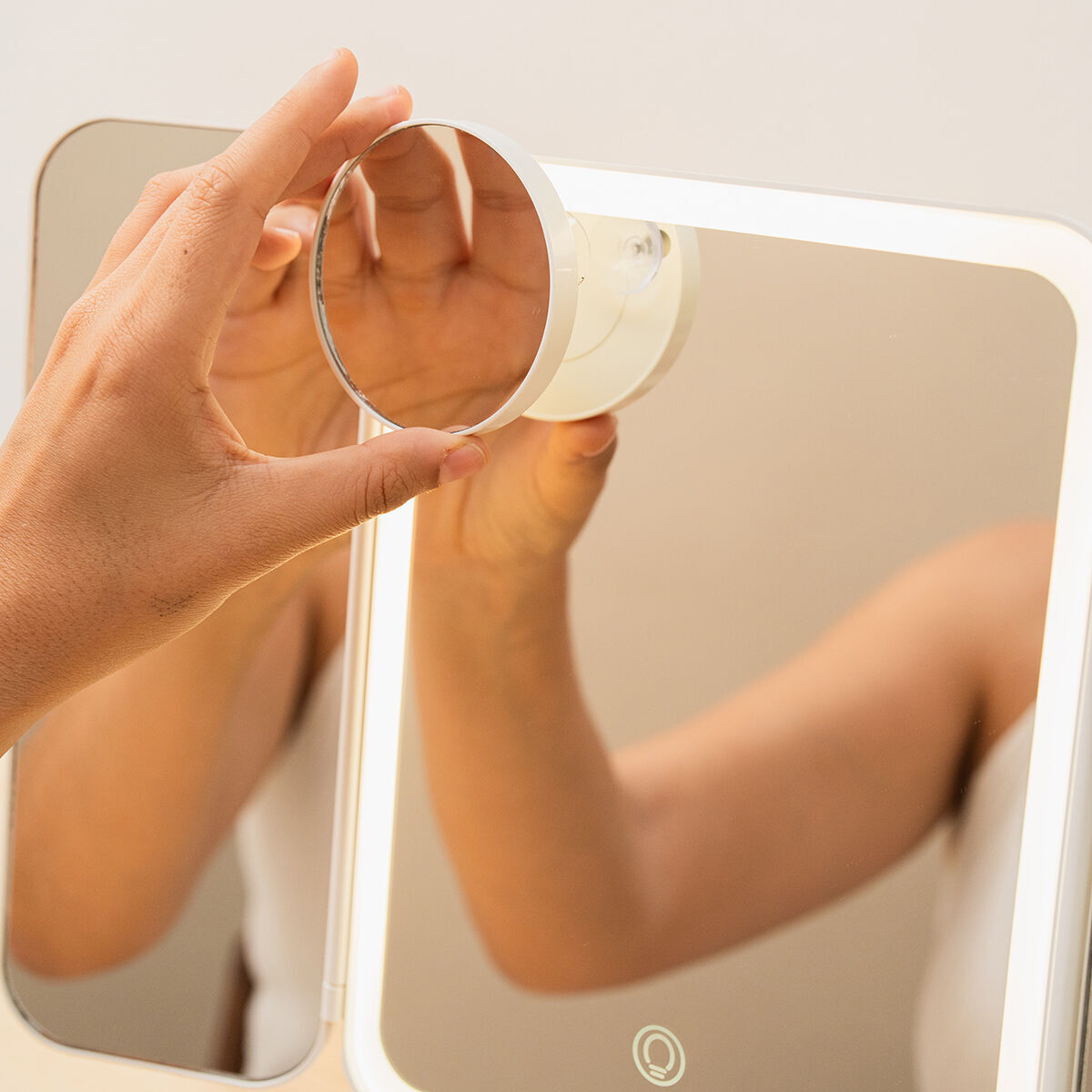 Miroir de Maquillage Triptique Rechargeable avec Grossissement et Lumière LED Miled InnovaGoods