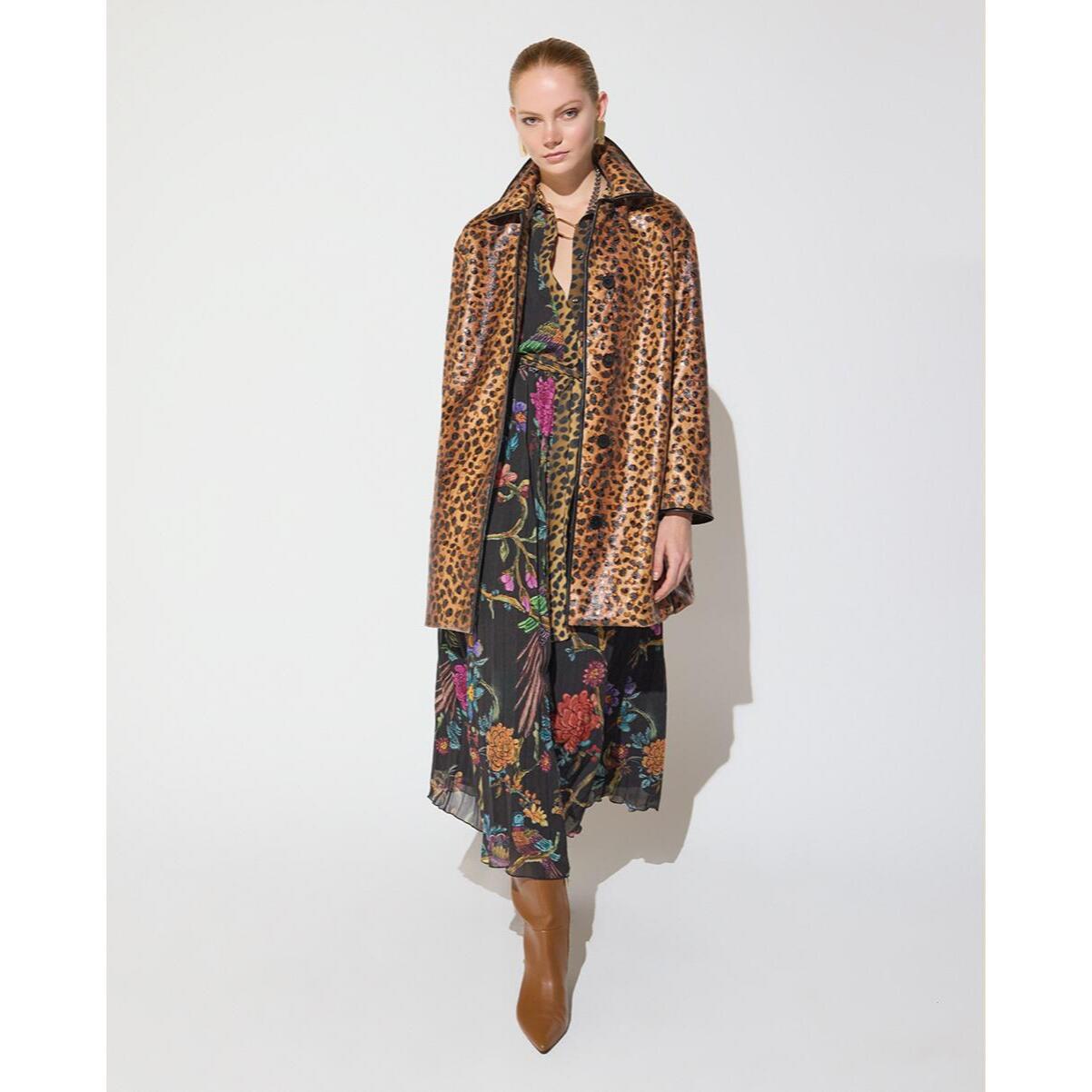 Cappotto con stampa leopardata e finiture in PU