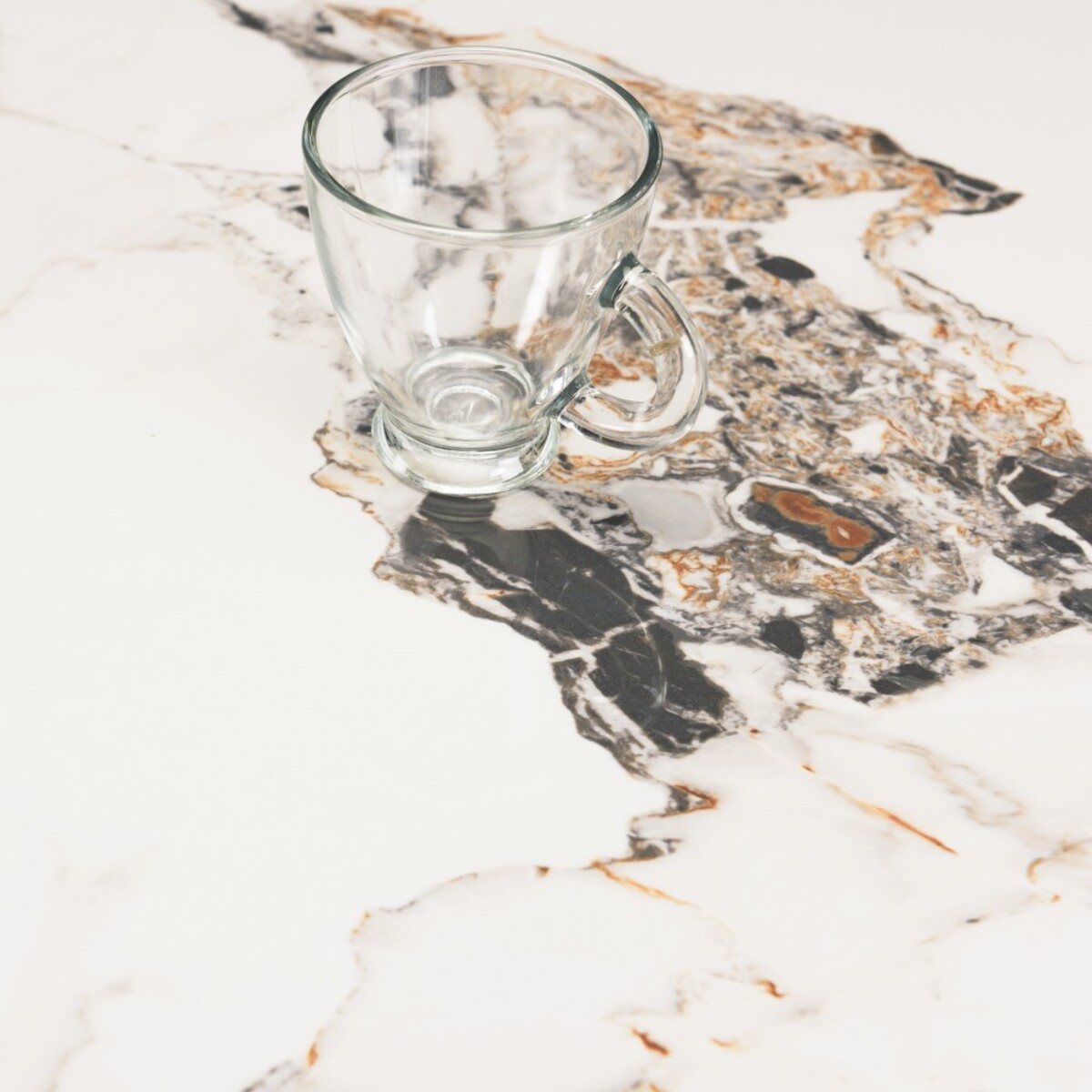 ICARE - Ensemble n°1: table bistrot rect. 120x70cm en céramique marbré clair