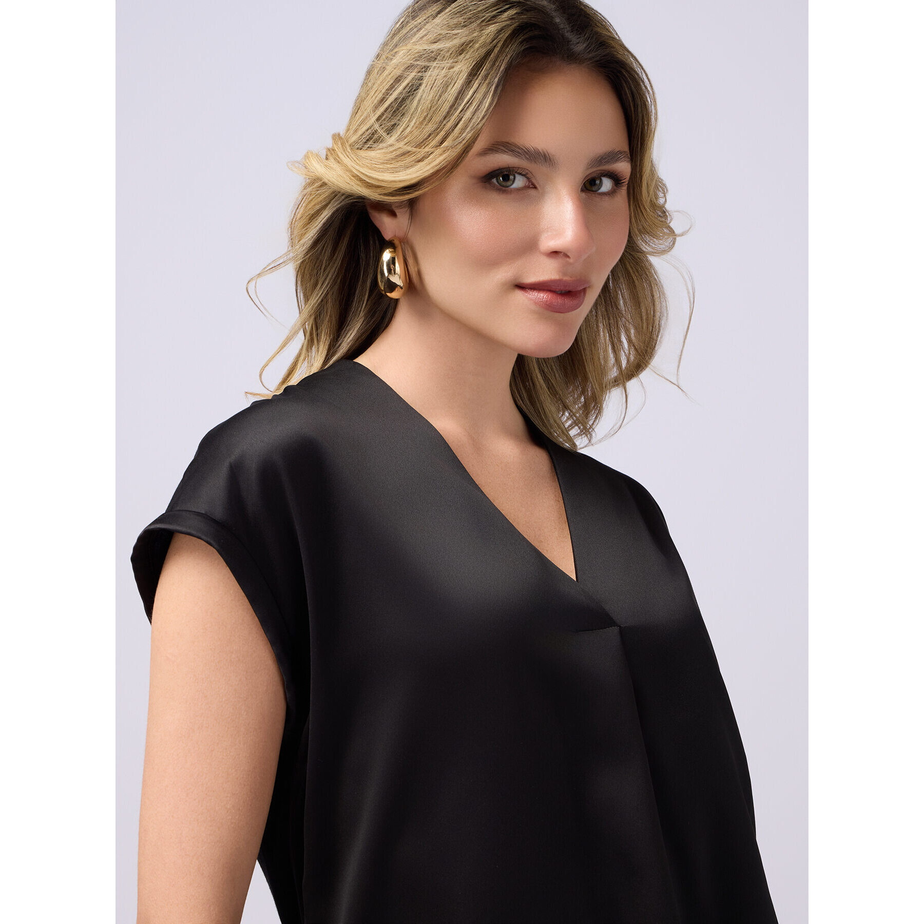 Oltre - Camiseta bimateria con cuello de pico - Negro