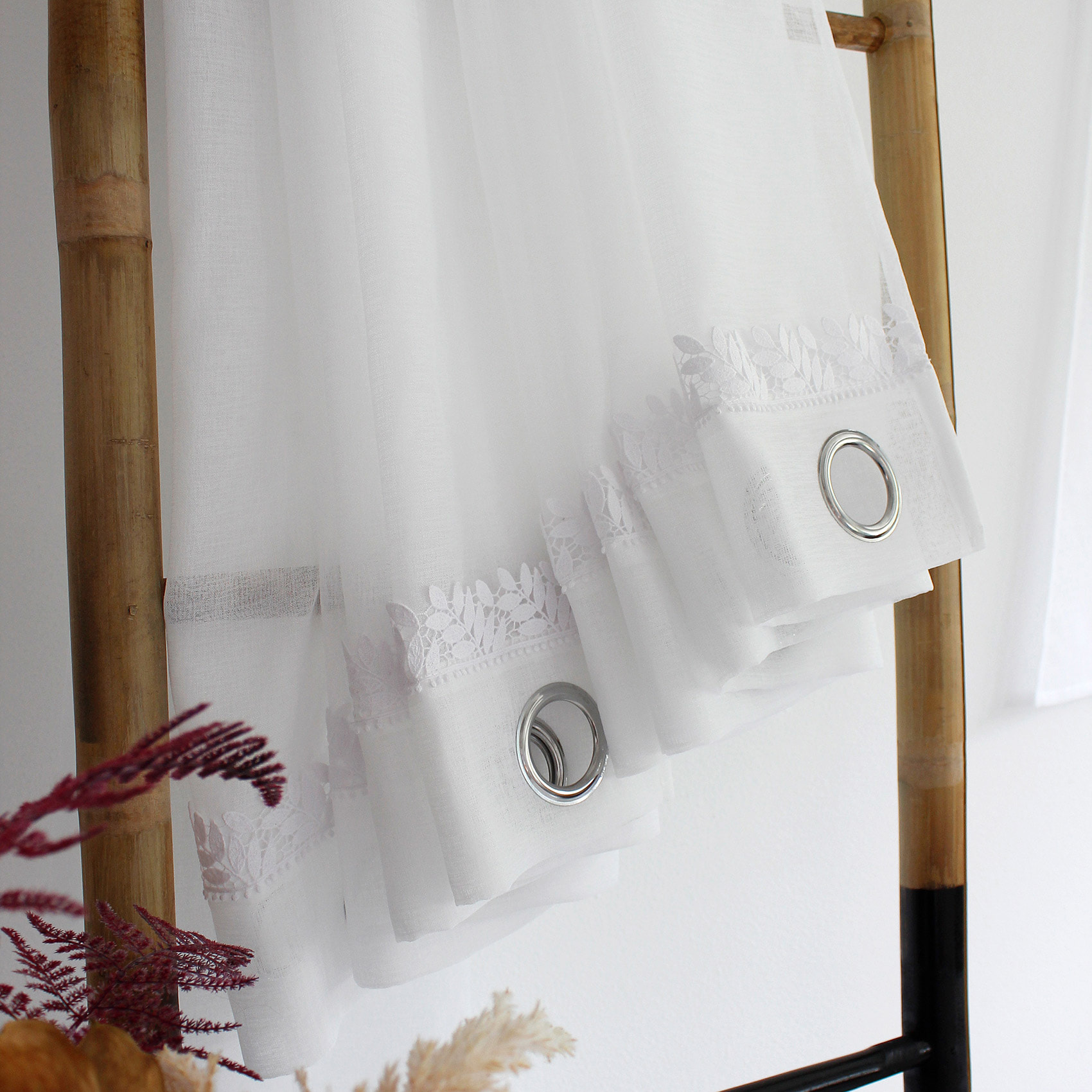 Voilage tamisant avec galon feuille en macramé - Blanc