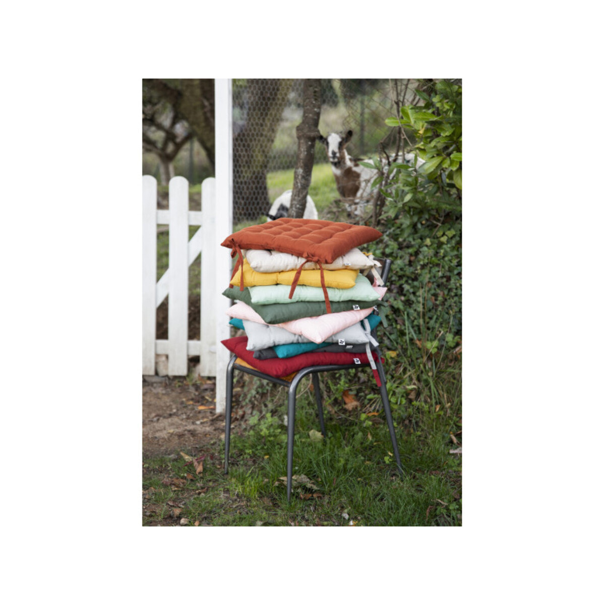 Coussin / Galette de chaise 38 x 38 cm en coton avec nouettes - KALA