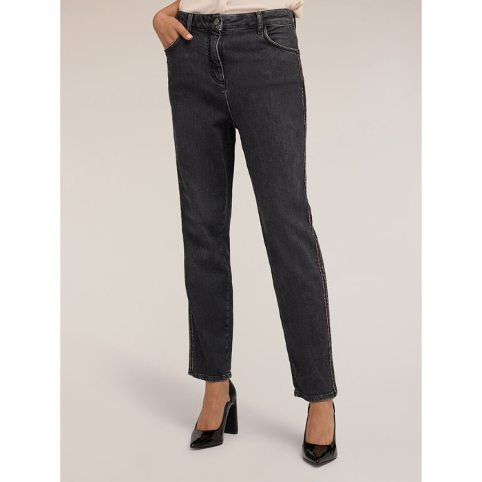Motivi - Jeans corte MUM con bordado de piedras lateral - Negro