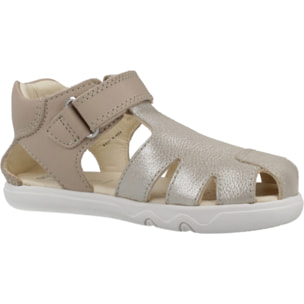 Sandalias Niña de la marca GEOX  modelo B SANDAL STEPPIEUP ORO