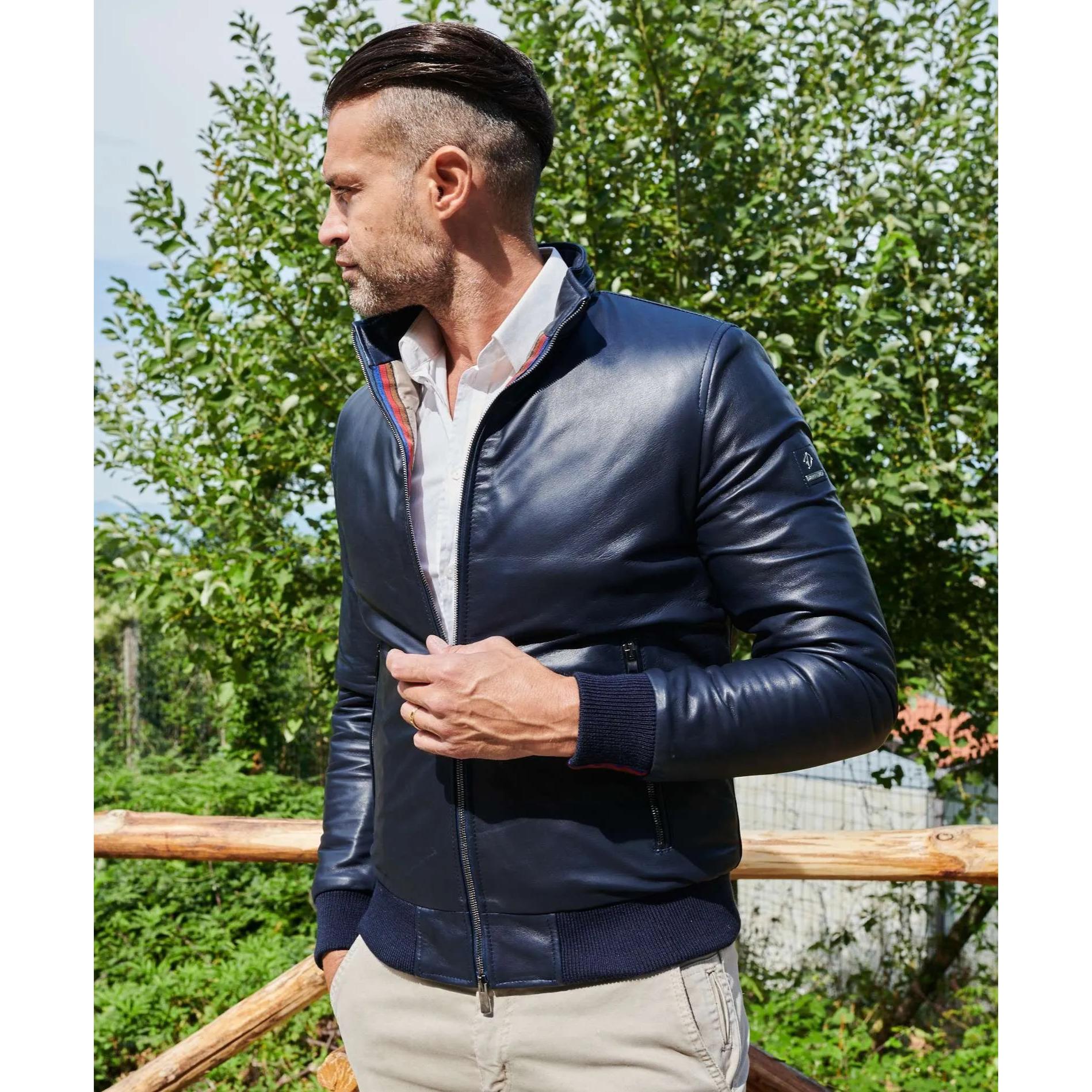 Bomber imbottito in pelle nappa blu collo coreana con cerniera