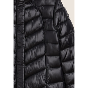 Piumino donna trapuntato con cappuccio e bottoni a pressione