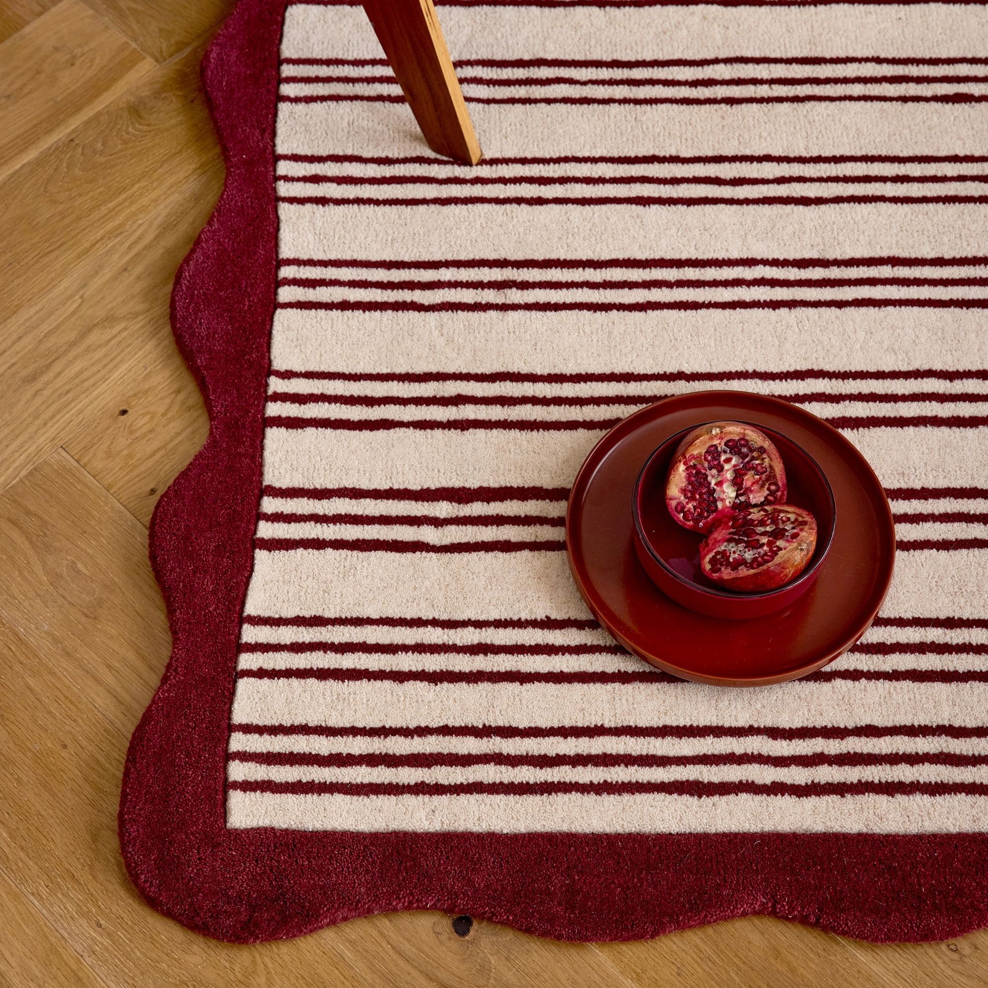 PANTONE - Tapis en laine fait main Rouge D'ORAGE à motif rayure bordeaux