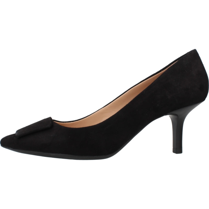 Salones Mujer de la marca GEOX  modelo D56YBC 00021 NEGRO