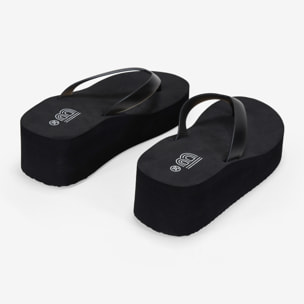 Sandalias de dedo negras con cuña
