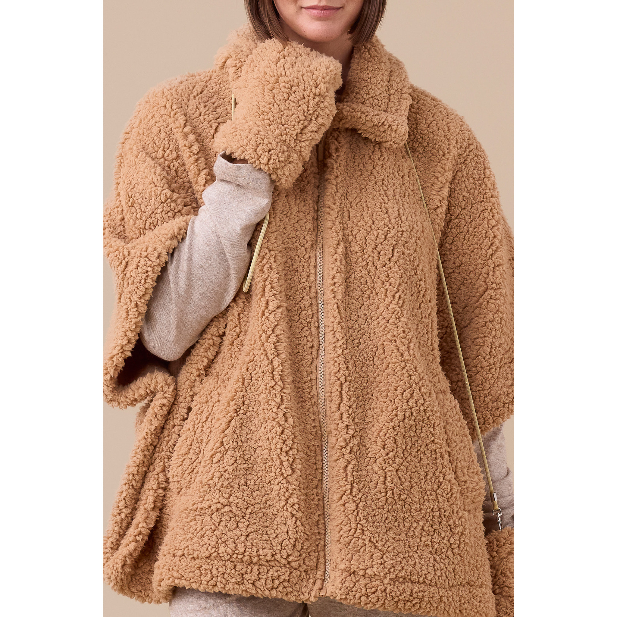 Poncho con guanti eco agnellino articolo unito. Noidinotte