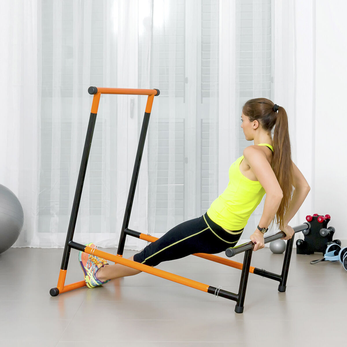 Pack station de tractions fitness, ceinture sportive effet sauna et guide d’exercices InnovaGoods