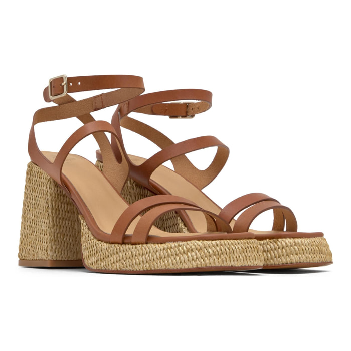 Sandalia de tacón Victoria en napa y rafia con cierre de pulsera