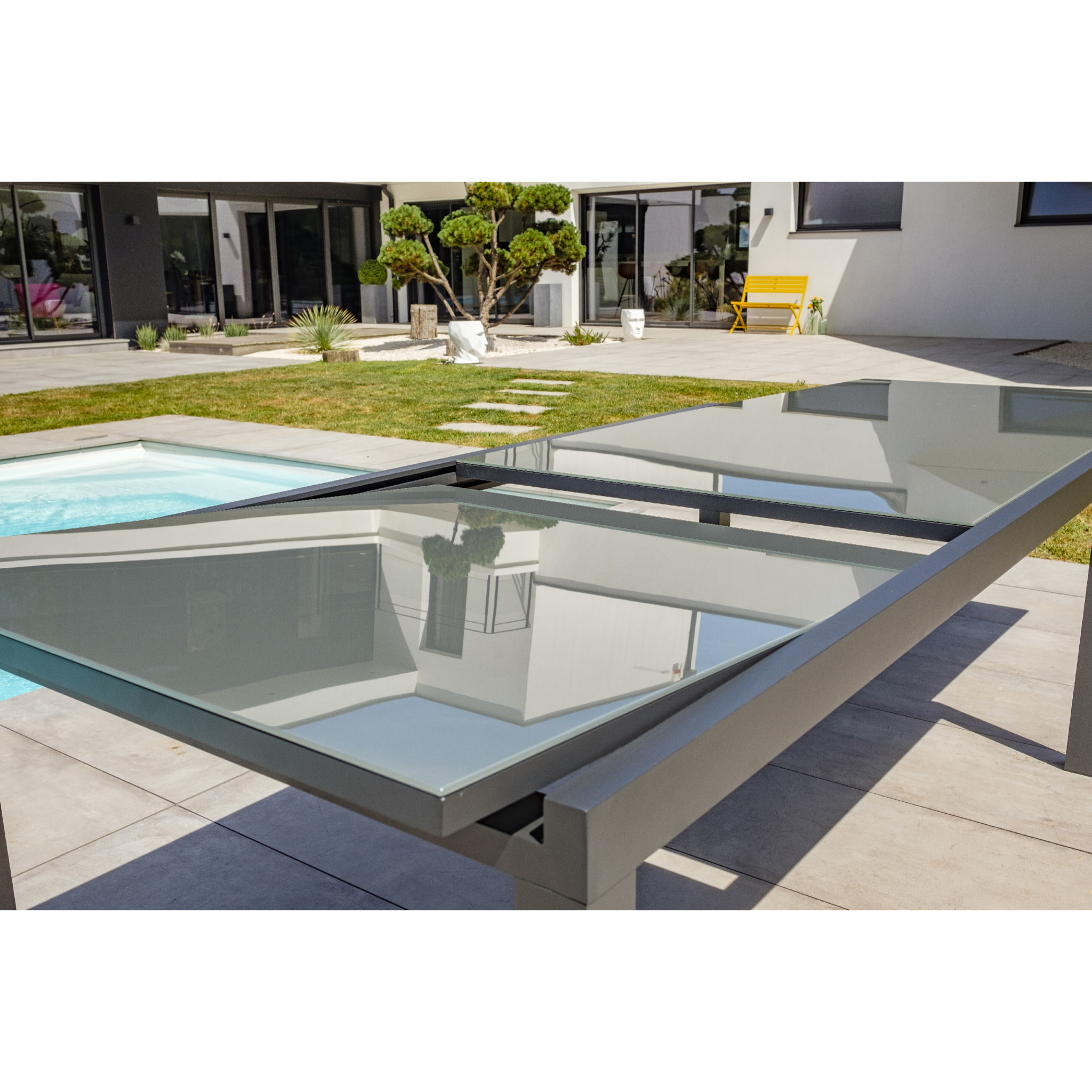 TOLEDE - Ensemble repas 10 places en aluminium et plateau verre