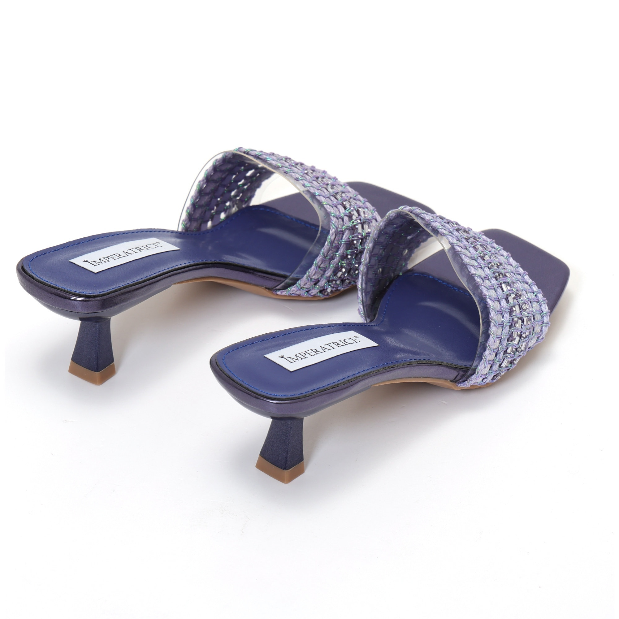 Sandali con tacco basso a rocchetto e fascia con ricamo e pietre