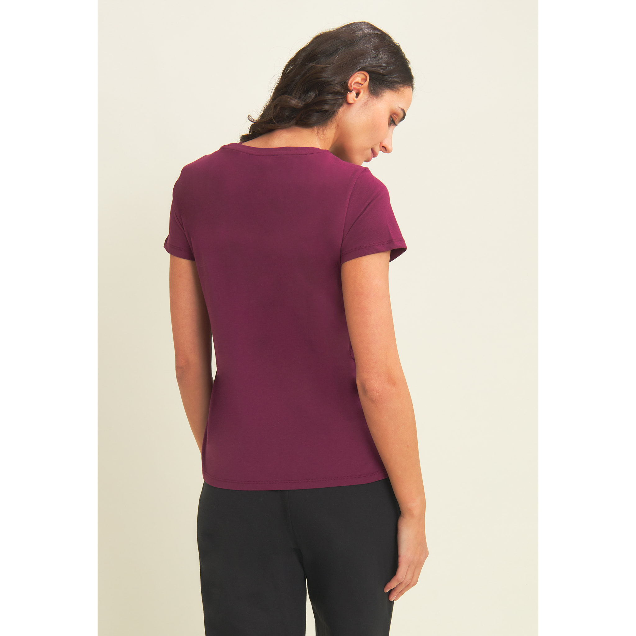 T-shirt da donna con strass e banda logata sulle spalle