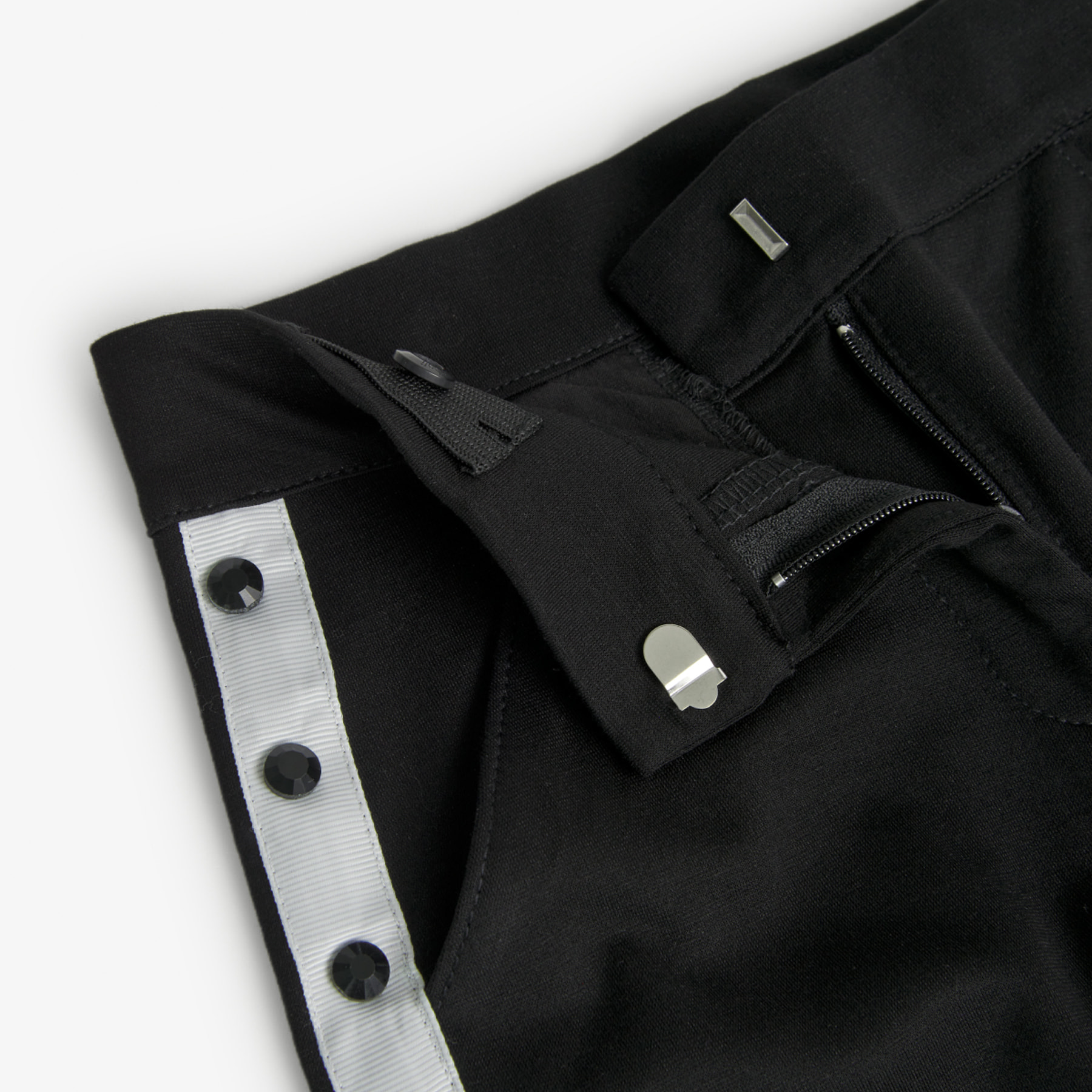 Short para niña en algodón liso de color negro con