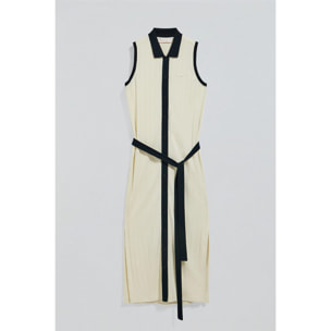 Vestito color nude a coste smanicato con bottone madreperlato