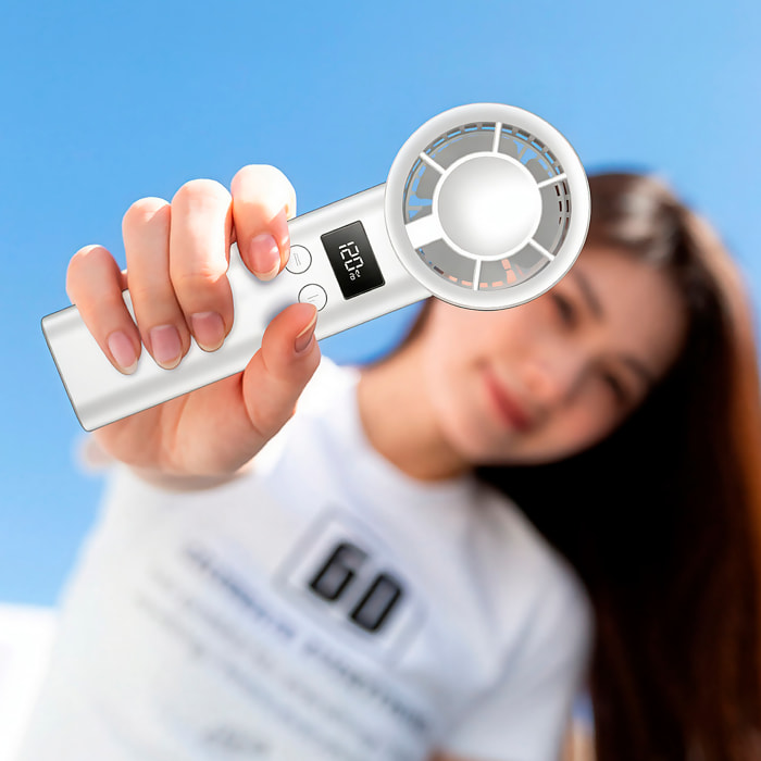 Ventilador portátil F30. Con motor sin escobillas, regulación continua de hasta 120 velocidades, pantalla digital y batería recargable.