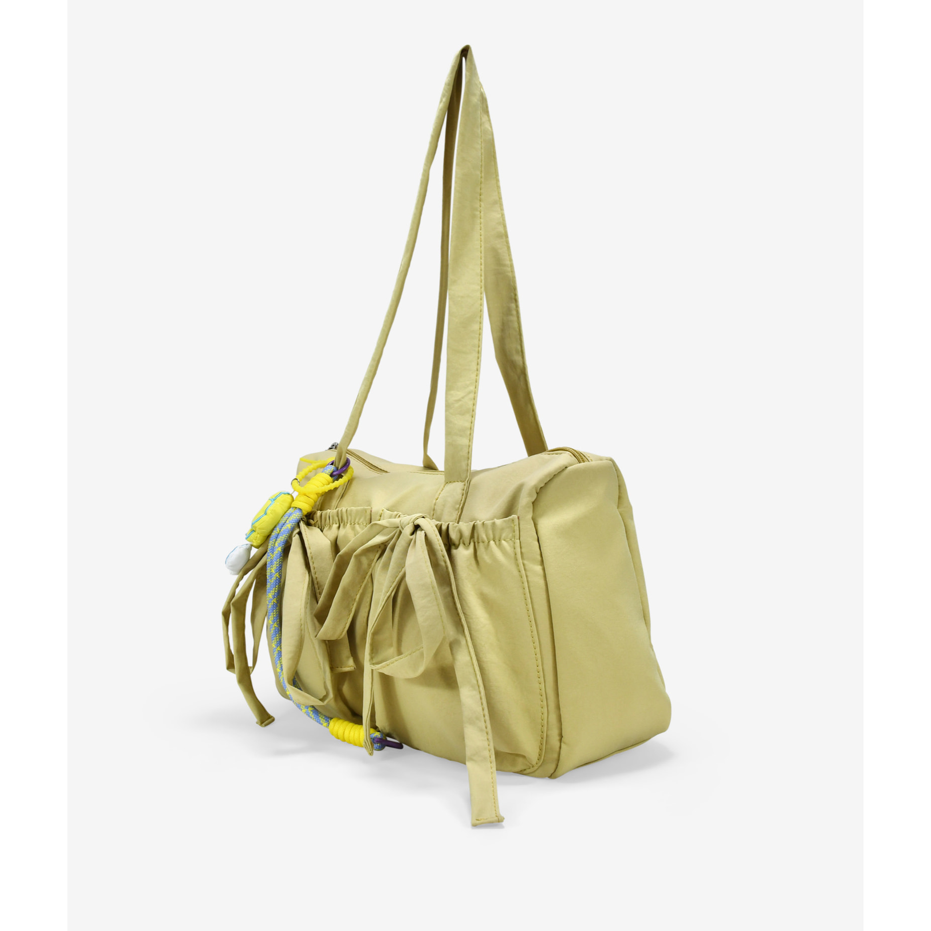 Bolso de hombro amarillo en nailon con charms