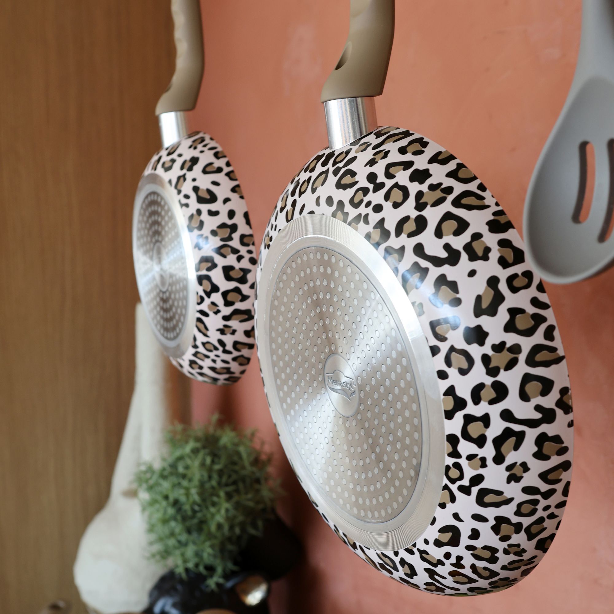 Poêle en aluminium 24cm motif léopard - tous feux LEOPARD