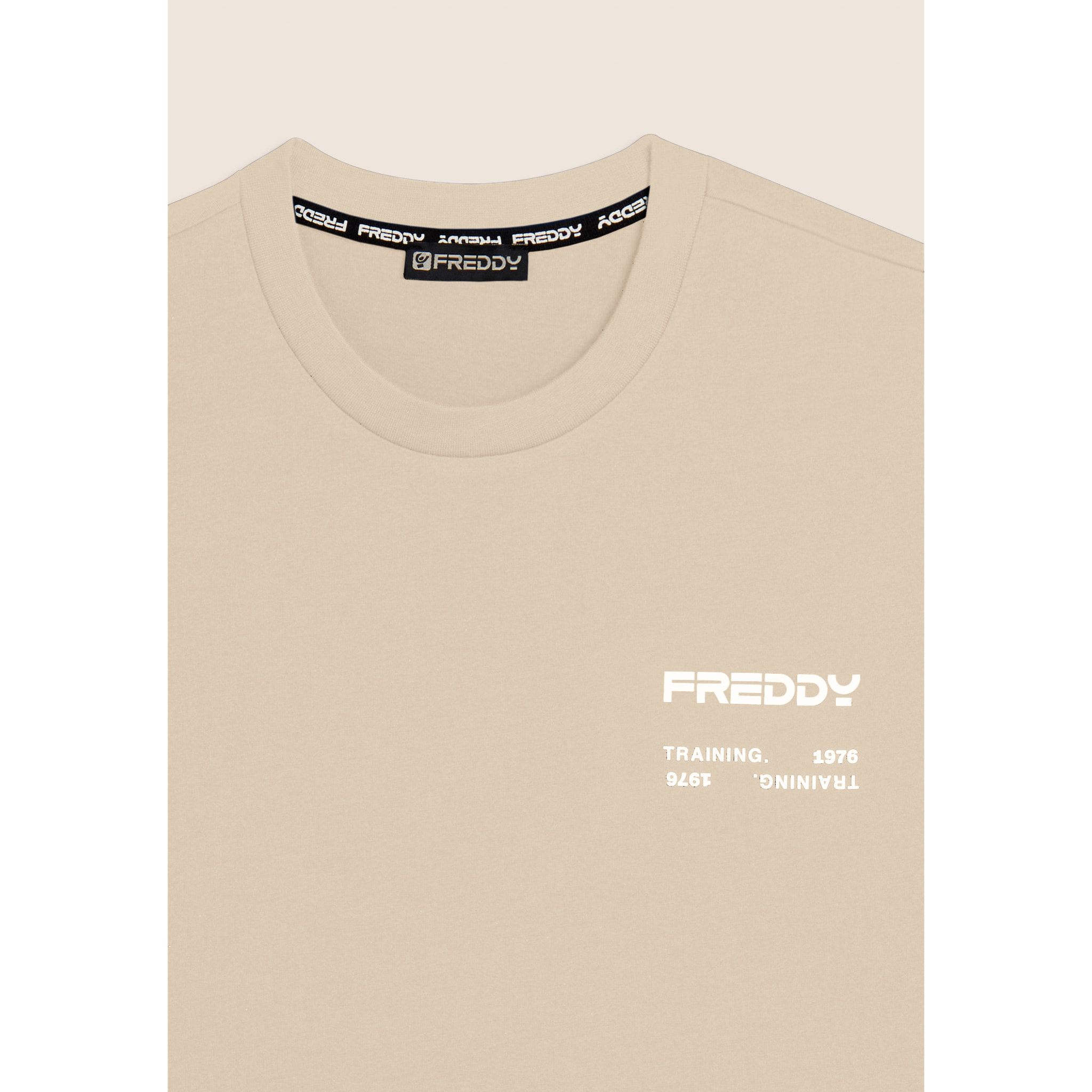 T-shirt in cotone con logo effetto gommato