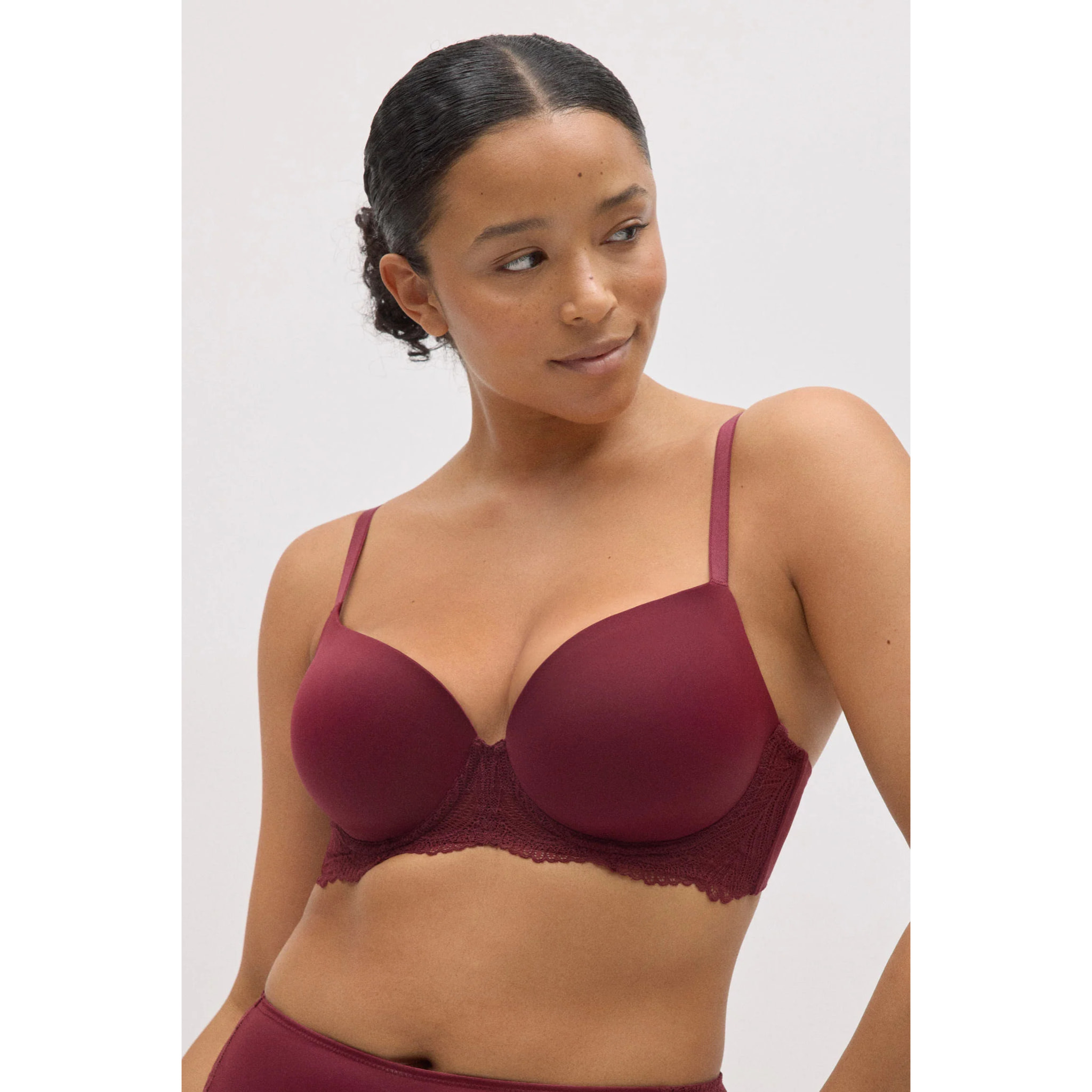 Reggiseno imbottito con ferretto in pizzo granato, coppe B e C