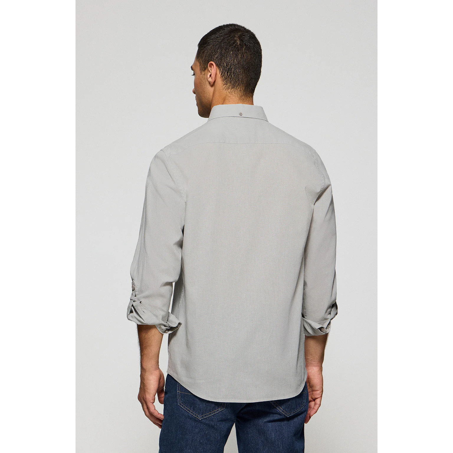 Camisa gris de lino y algodón regular fit con logo bordado