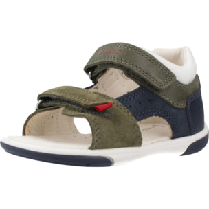 Sandalias Niño de la marca GEOX  modelo B SANDAL ZAPITO BOY VERDE