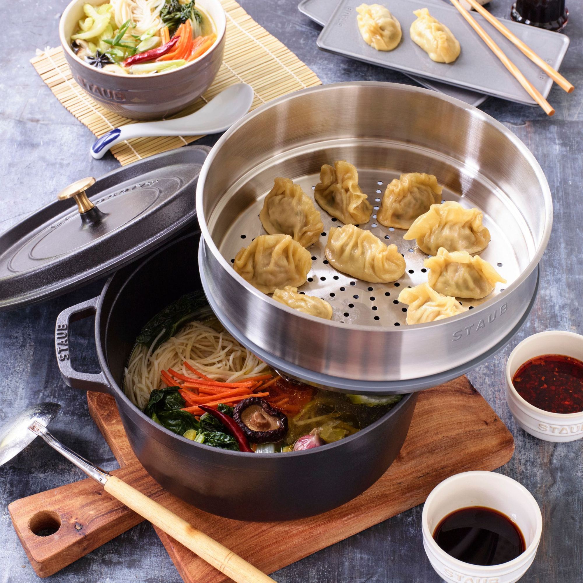 Cocotte avec panier vapeur 26 cm, Rond(e), Noir mat, Fonte