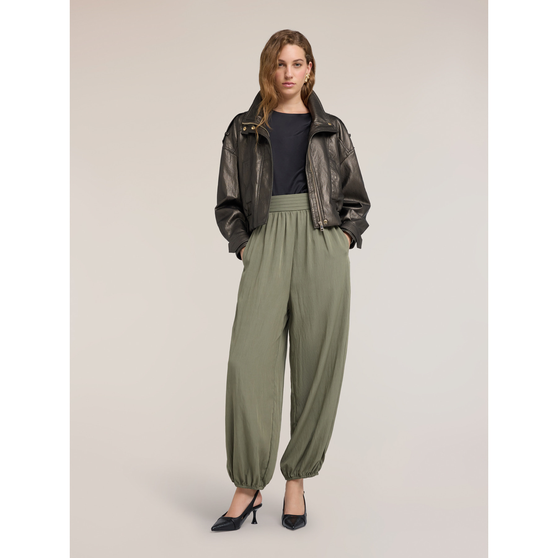 Motivi - Giubbotto bomber corto crinkle con collo alto - Verde militare