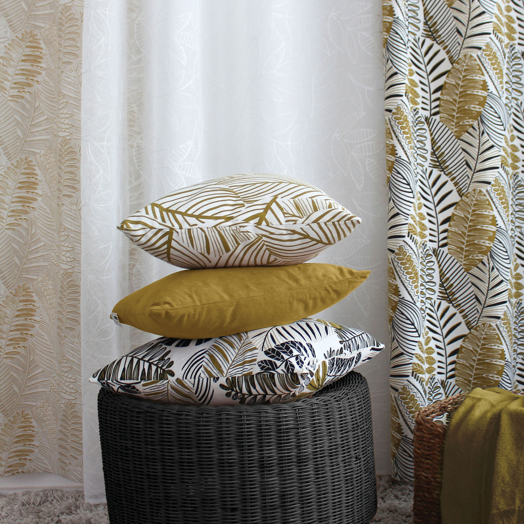 Coussin décoratif feuillage graphique en coton recyclé - Bronze