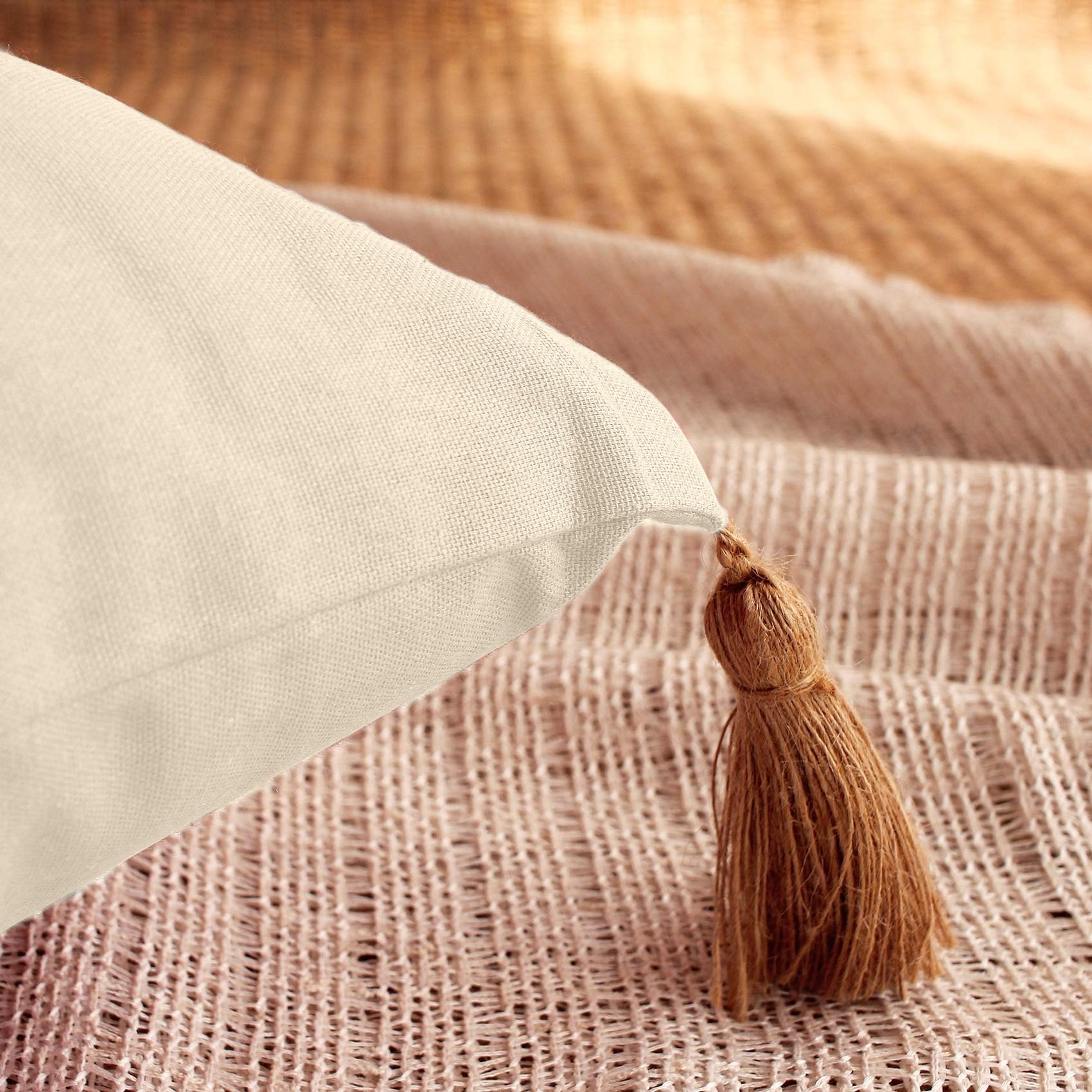 Coussin avec pompons en jute - Ecru