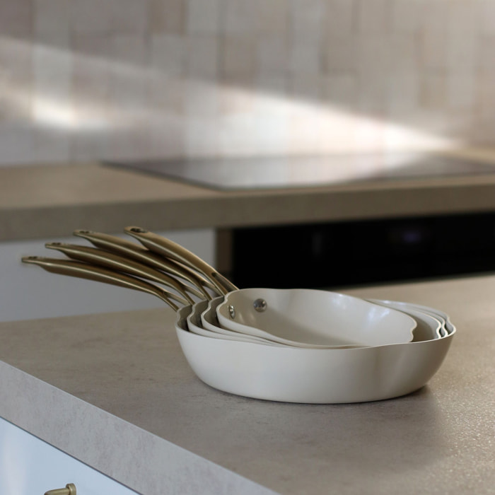 Poêle en aluminium recyclé beige 26cm en forme de fleur DAHLIA