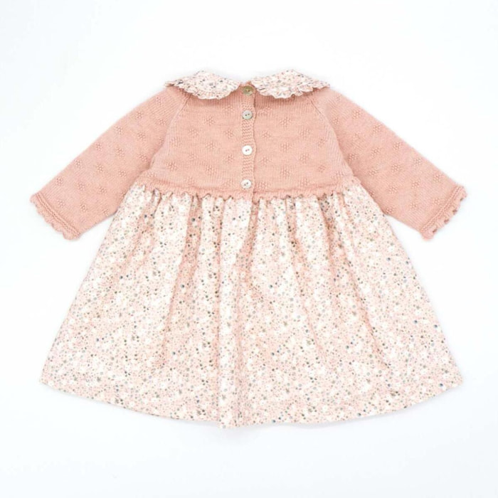 Vestido rosa y estampado con pompón