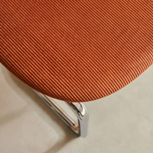 Lot de 2 chaises cantilever arrondie métal. velours côtelé camel et pieds chromés - L 47 x P 54.5 x H 81cm - Maloa