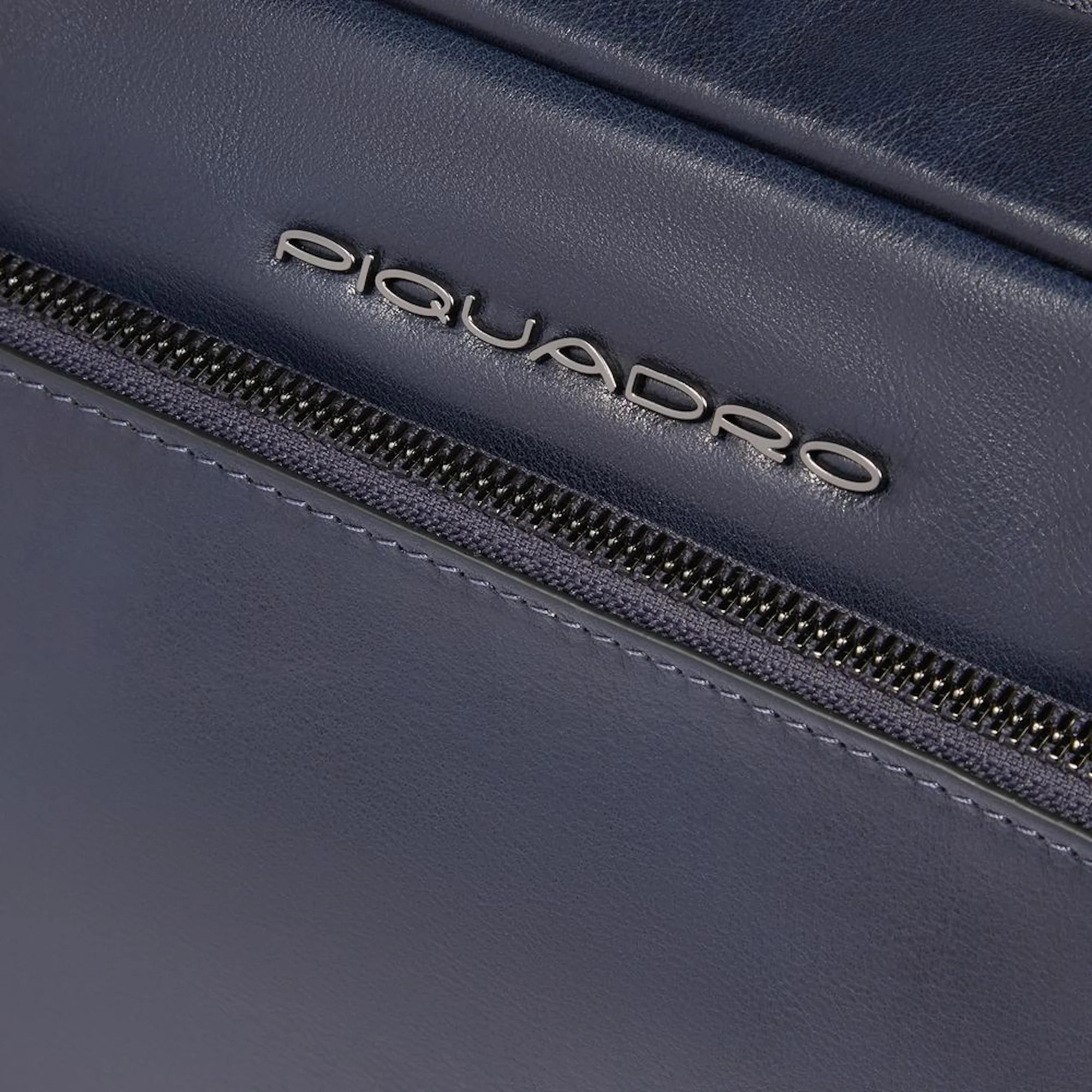 Piquadro Borsello in pelle porta iPad®, schermato con protezione RFID