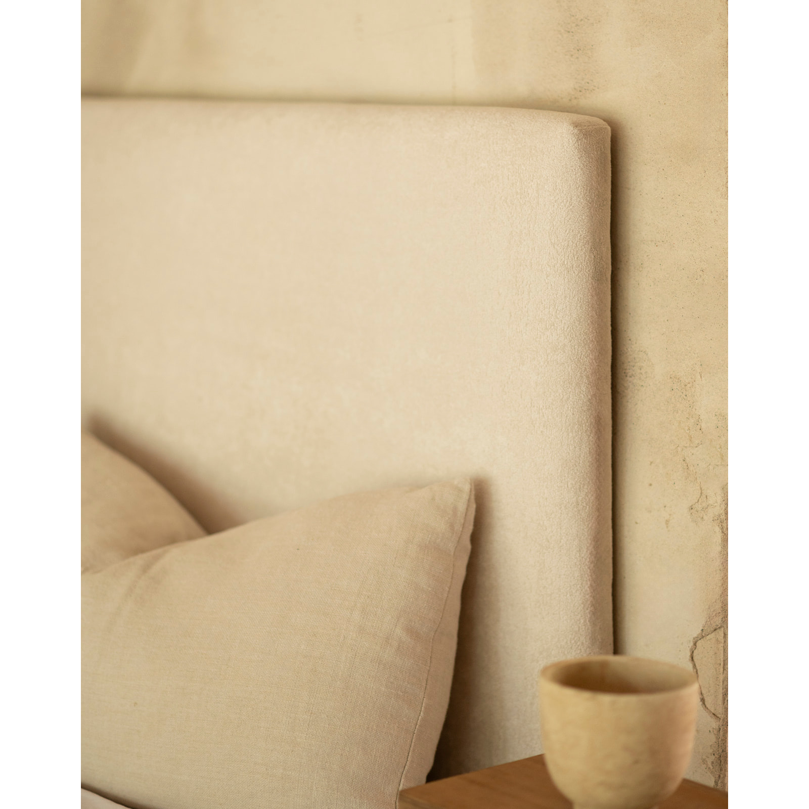 Cabecero tapizado en color blanco roto de varias medidas